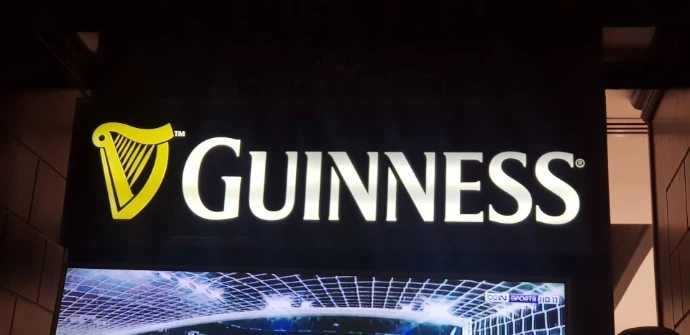 világító cégtábla Budapest projekt